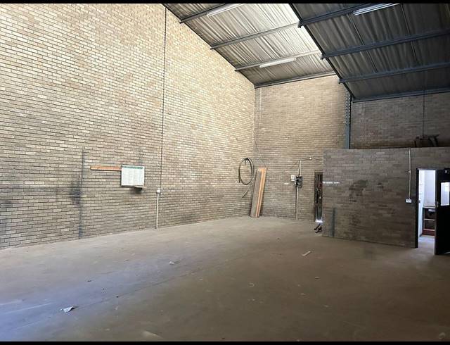 165M² WAREHOUSE TO LET IN LOMBARDY WEST
